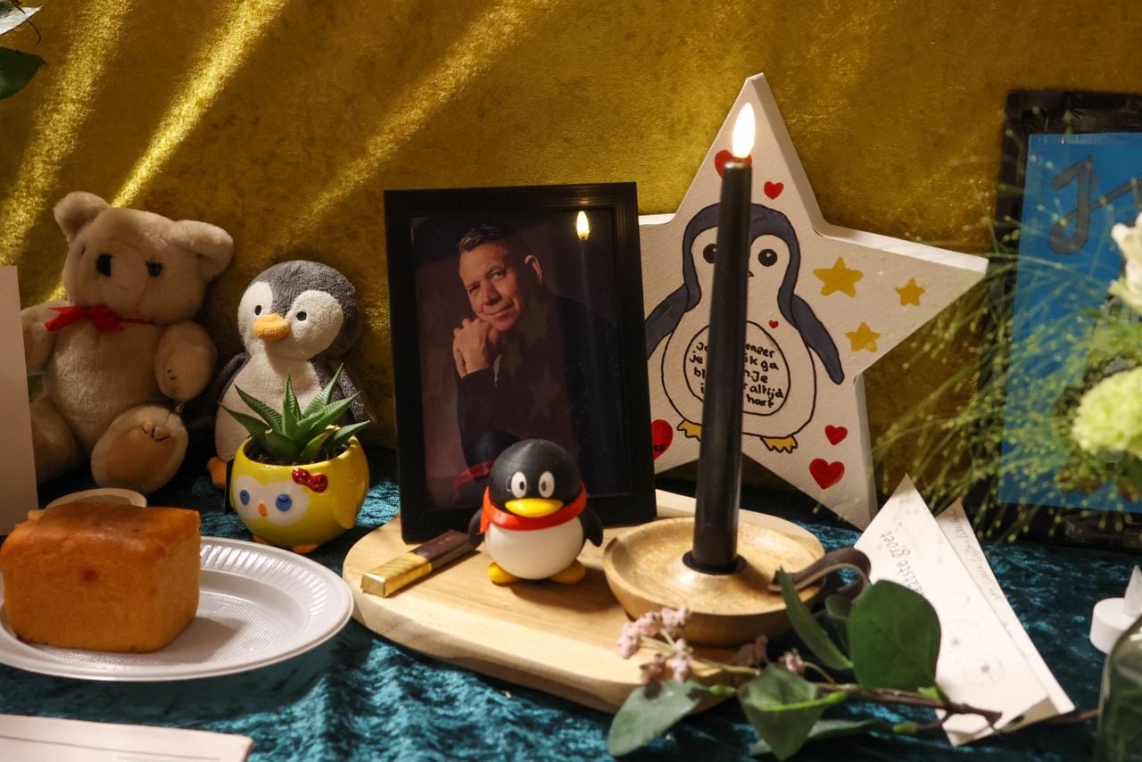 'Meneer Johan' overleed in september. Zijn herdenkingsplekje op de basisschool in Etten-Leur stond omringd met allerlei pinguïns (foto: De Toverlaars).