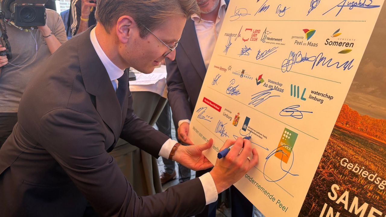 Officiële ondertekening van maatregelen om De Peel te redden (foto: Alice van der Plas).