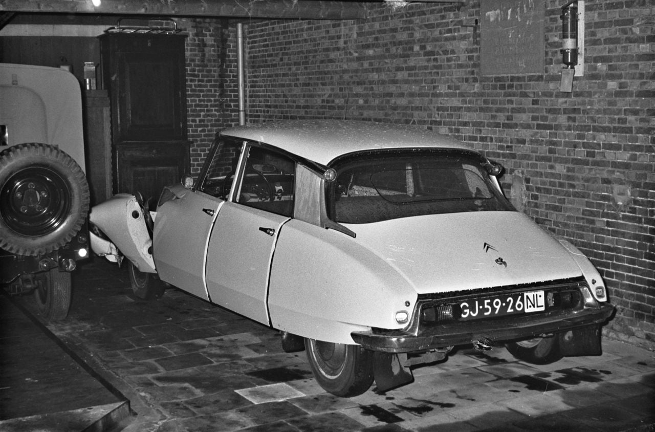 Een van de Citroëns die werd gebruikt tijdens de bankoverval in Tilburg (foto: ANP)