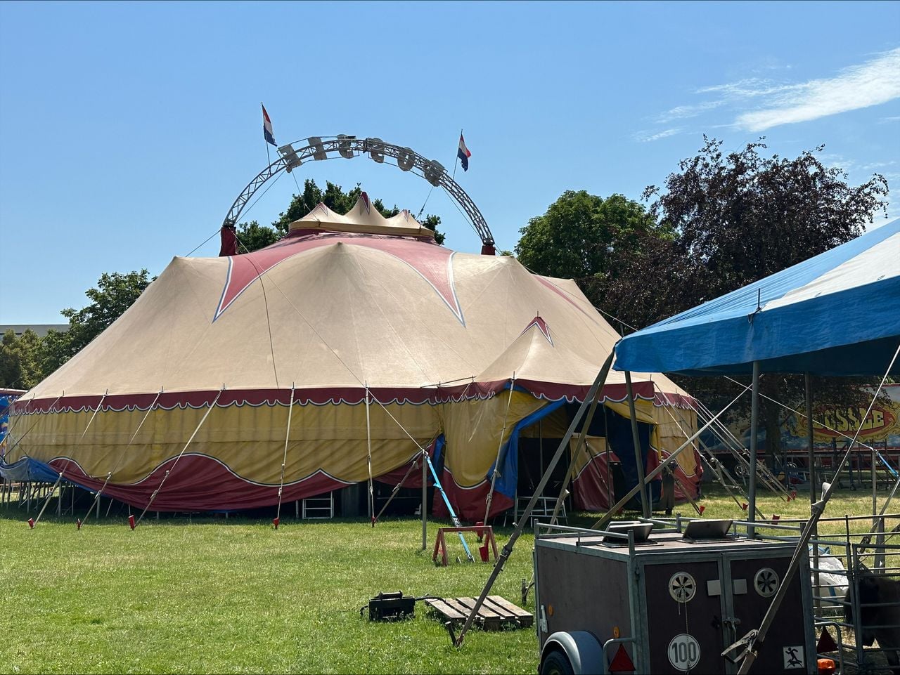De tent van circus Bossle (Omroep Brabant).