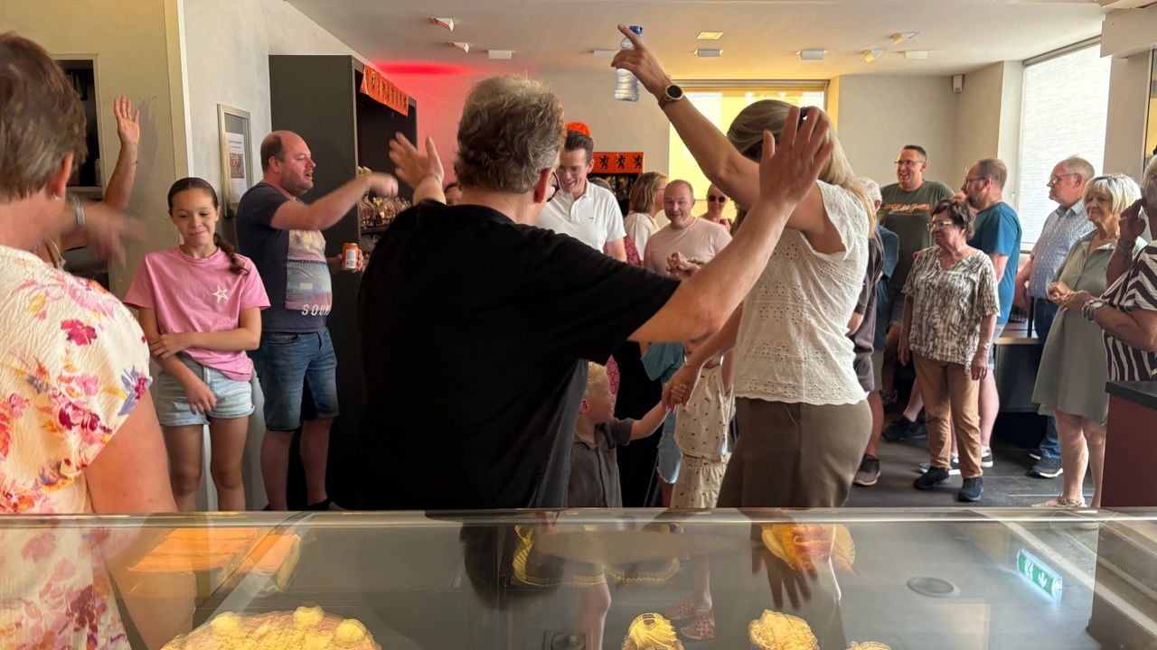 Er werd al vroeg gedanst bij de bakker (Foto: Imke van de Laar)