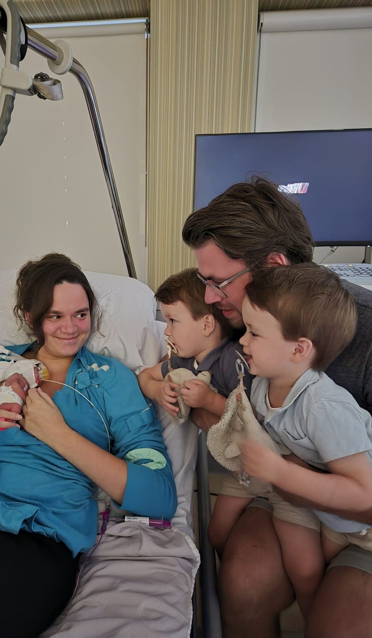 Trotse grote broers Manuel en Luca bij Haley