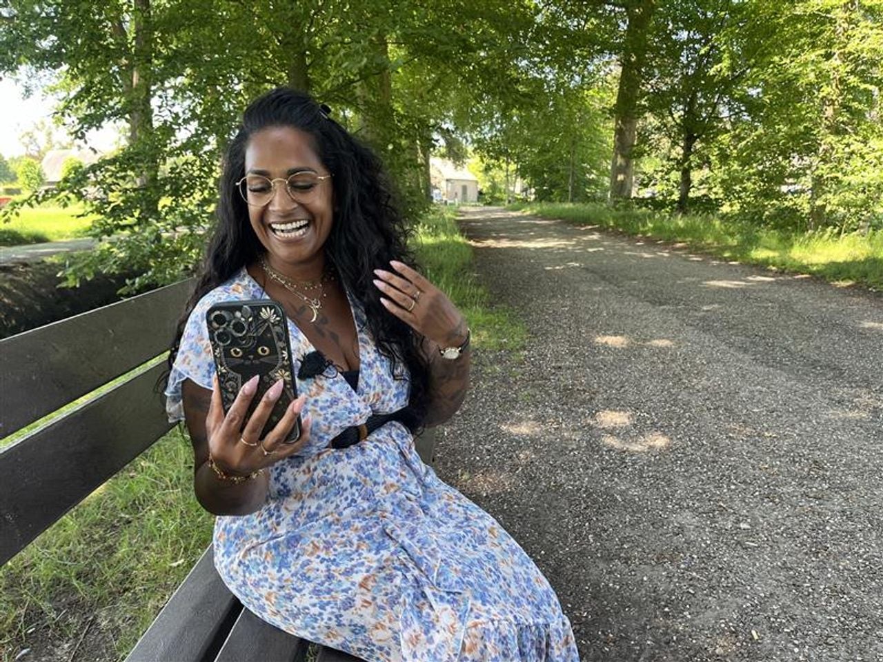 Gezelligheid aan de telefoon (foto: Floortje Steigenga).