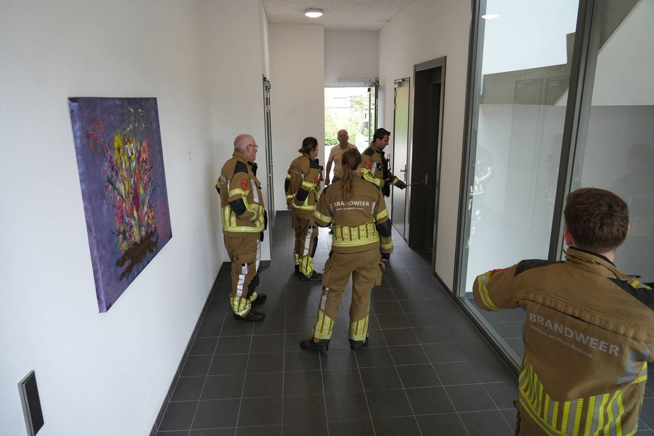 In Gilze leidde de stroomstoring tot een liftopsluiting (foto: Jeroen Stuve/Persbureau Heitink).