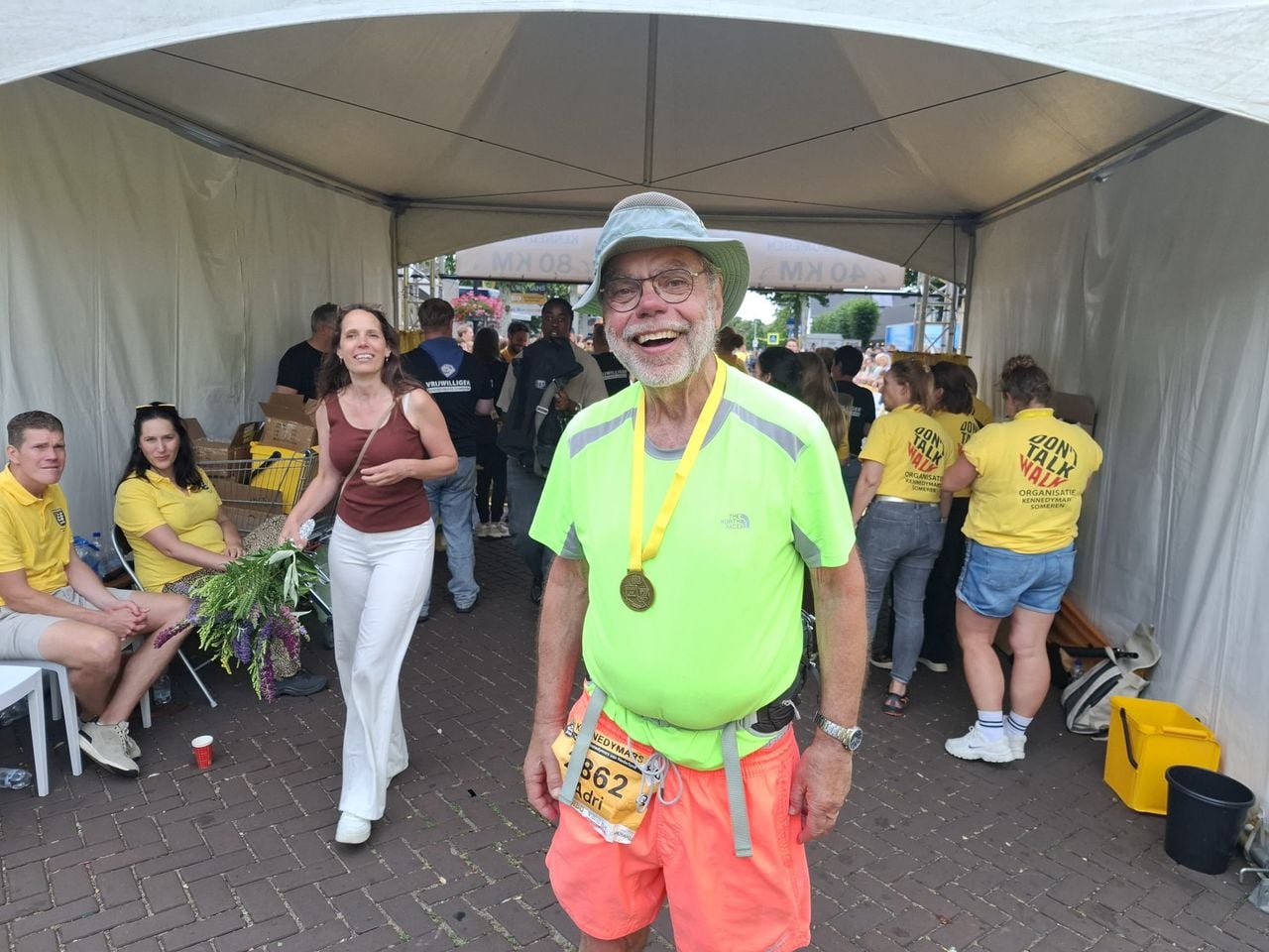 Adri Platje liep voor de zesde keer de Kennedymars Someren (foto: Leon Voskamp).