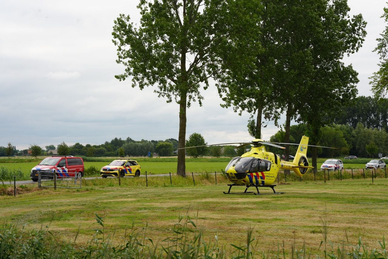 Een traumahelikopter werd opgeroepen (foto: Erik Haverhals/Persbureau Heitink).