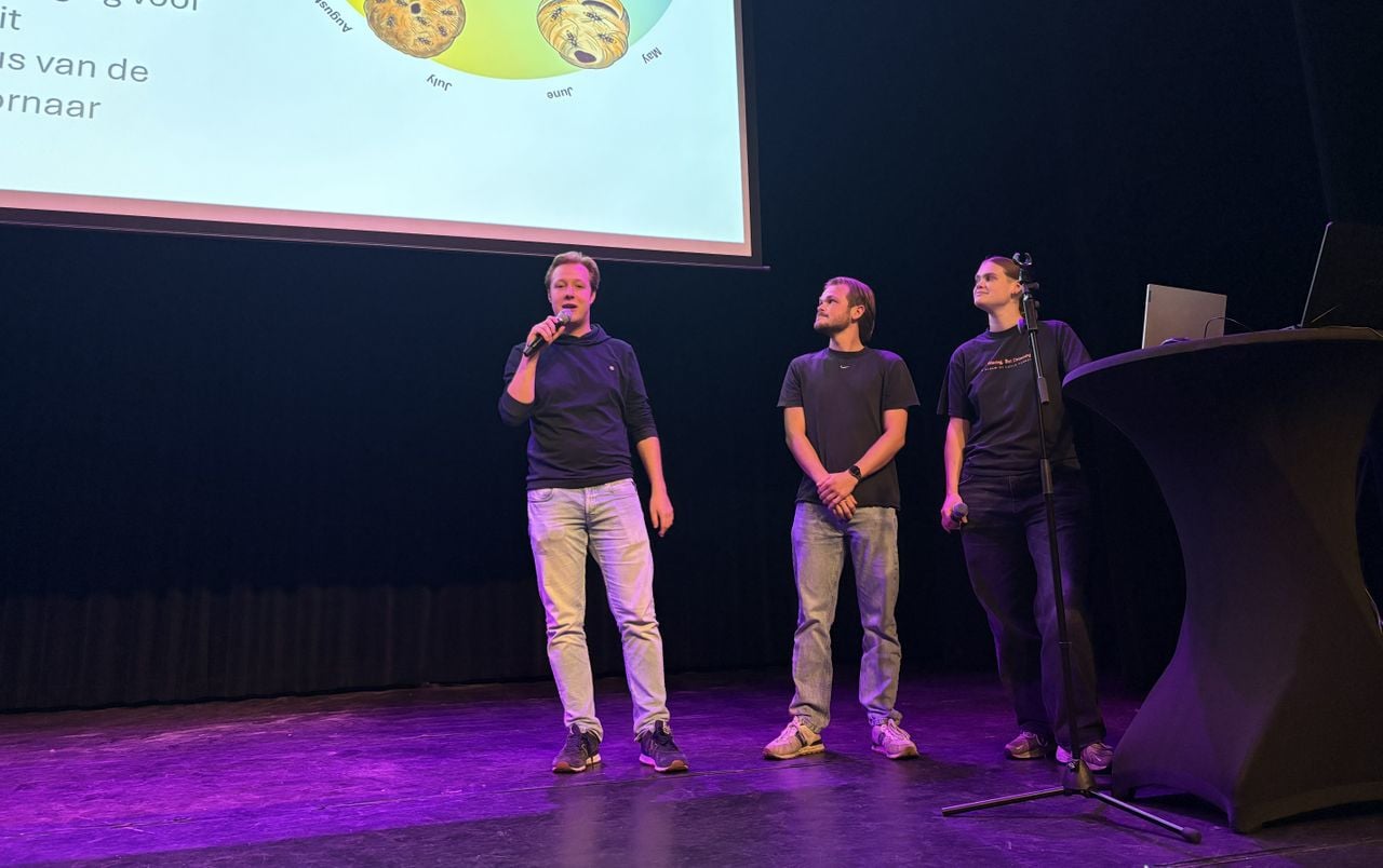 De HAS-studenten bij de presentatie van de onderzoeksresultaten rond de geelpoothoornaar (foto: Karin Kamp).