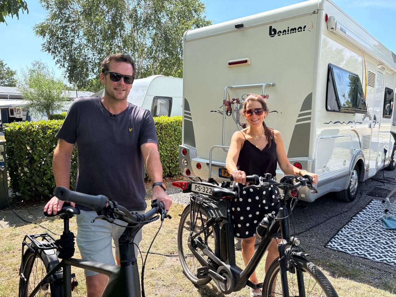 Roy en Bianca van Son op de camping in Oosterhout (foto: Omroep Brabant).