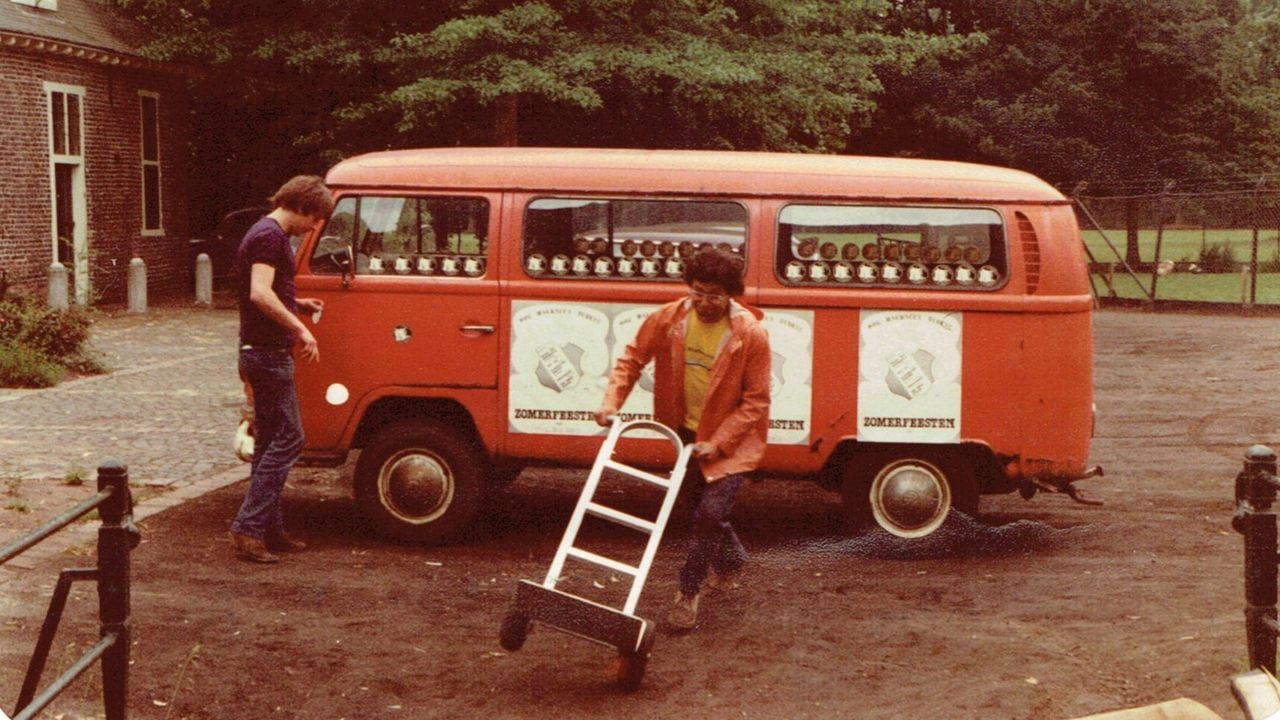 Met dit iconische bestelbusje werd de drank gehaald (foto: via Walhalla Zomerfeesten).