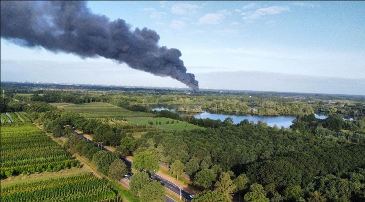 Nabluswerkzaamheden bij de brand in Udenhout