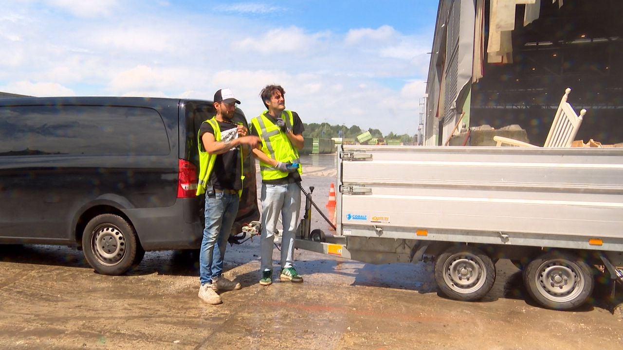 Stan en verslaggever Thijs bij de Troep Taxi. (Foto: Omroep Brabant.)
