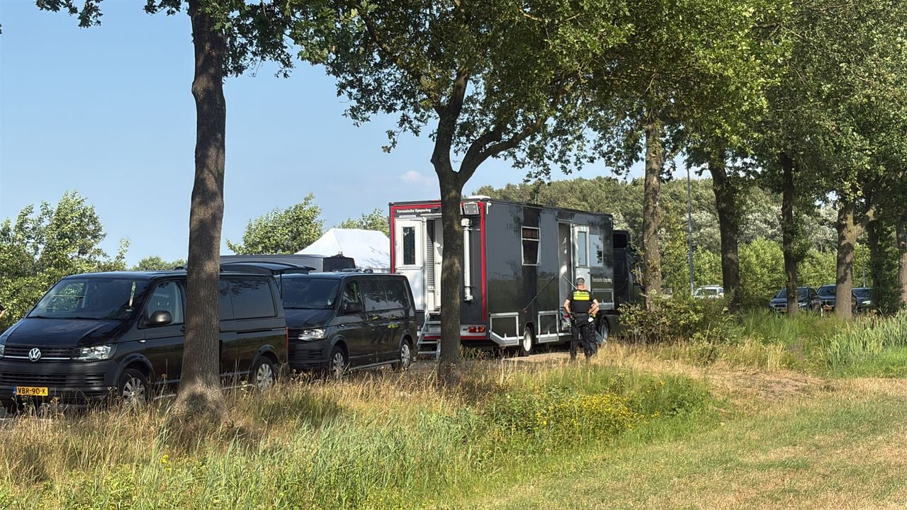 Onderzoek naar overleden man in Dongen is nog in volle gang (foto: Jeroen Stuve / Persbureau Heitink). 