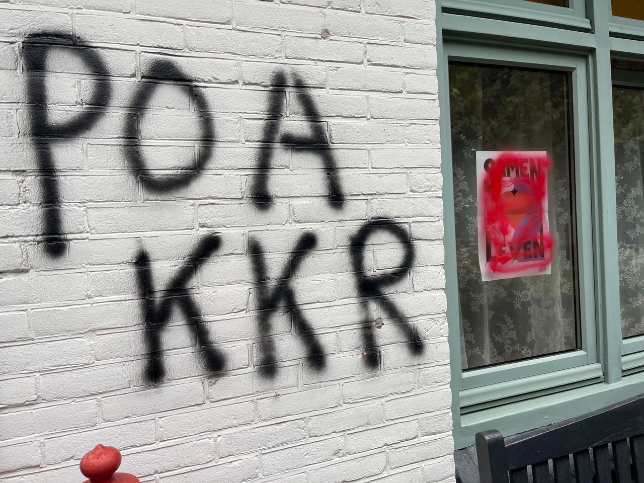 Bekladdingen in Engelen en Bokhoven (foto: Omroep Brabant). 