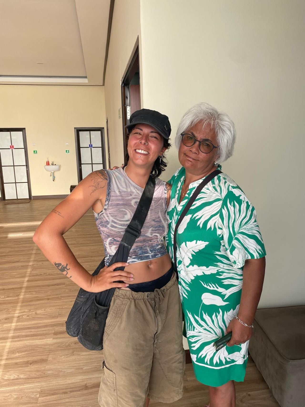 Claire en Neeltje in de kliniek op Lombok (eigen foto).