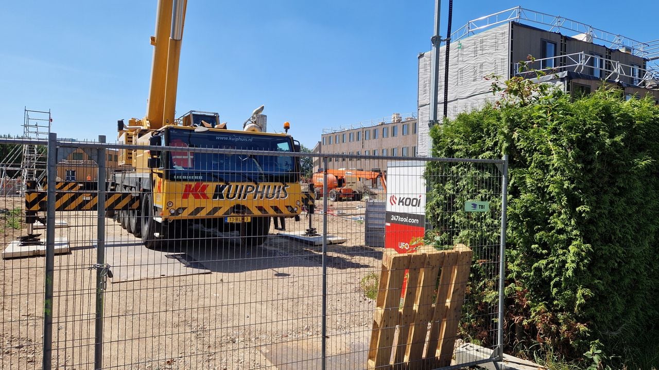 De bouw van het azc aan de Boekelsedijk in Uden (foto: Tom Berkers).