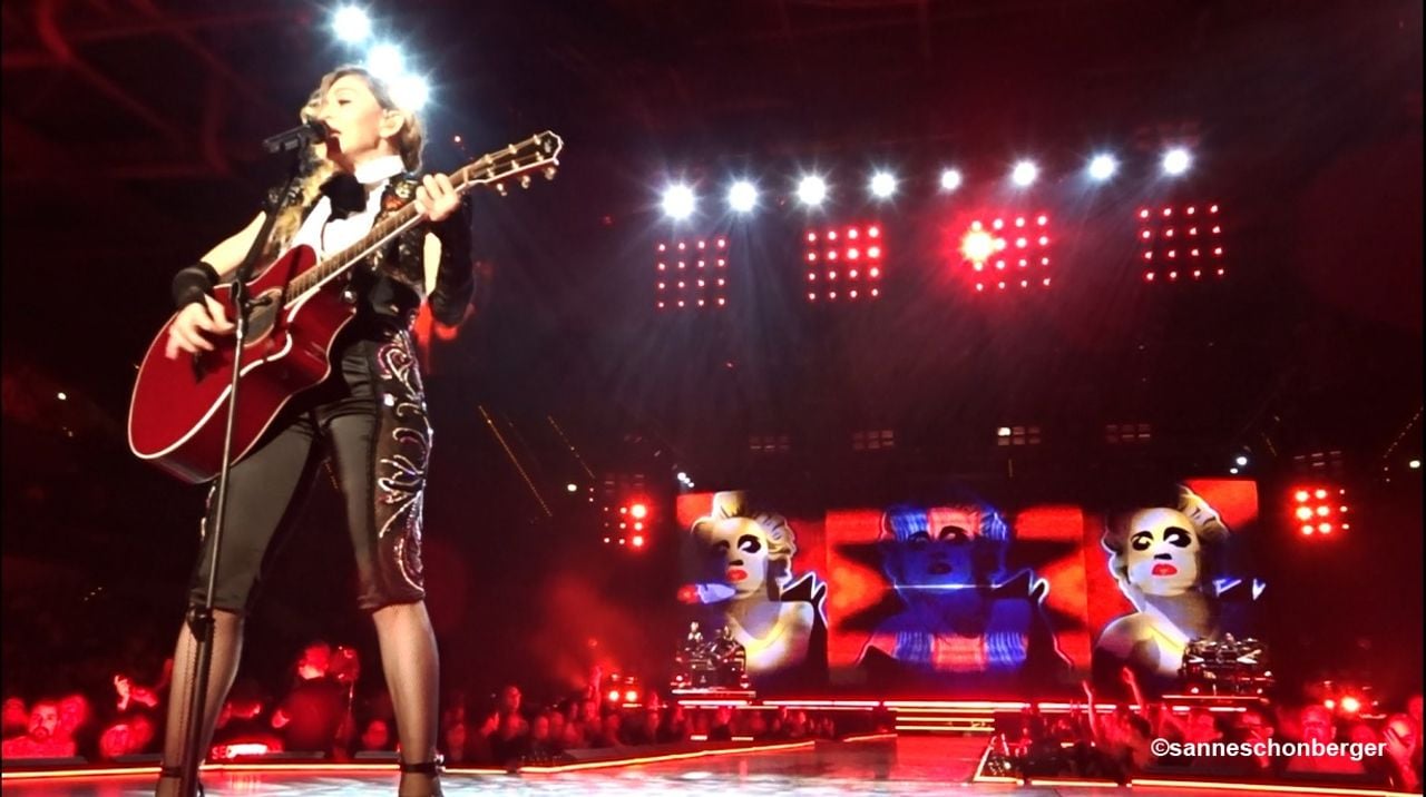 Sanne maakte portretten van Madonna, die tijdens haar tour in 2015 werden vertoond (foto: Sanne Schönberker).