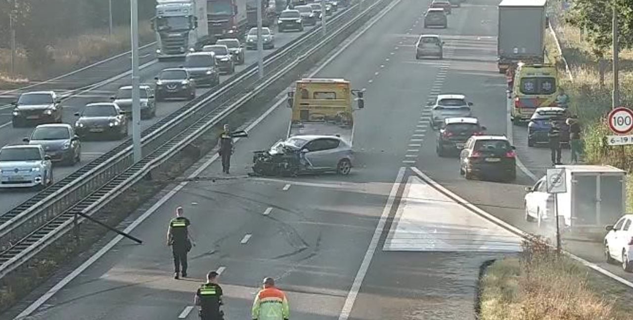 Botsing op de A58 (foto: Rijkswaterstaat Verkeersinformatie/X).