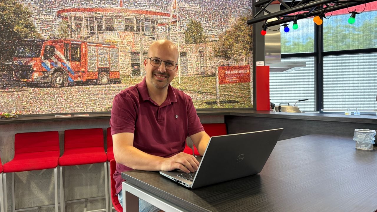 Brandweerman Bram van de Vrande (foto: Raymond Merkx).