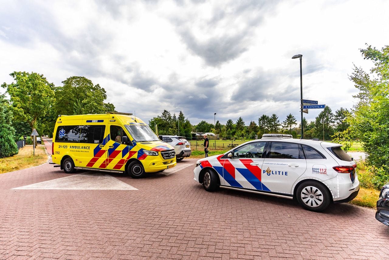 Auto botst met vrachtwagen in Vorstenbosch, bestuurder gewond (foto: Lucas Lammers/Persbureau Heitink).