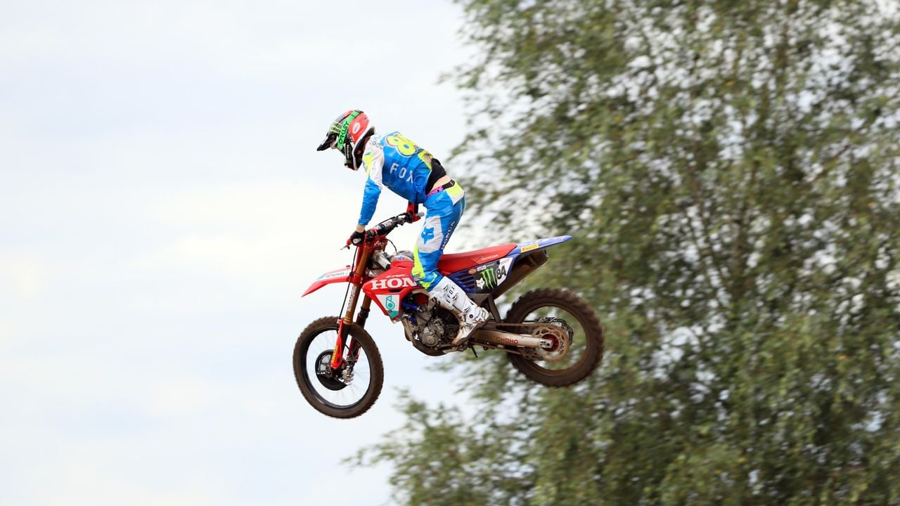 Jeffrey Herlings op zijn Honda tijdens een training op het circuit in Arnhem (foto: Collin Beijk).
