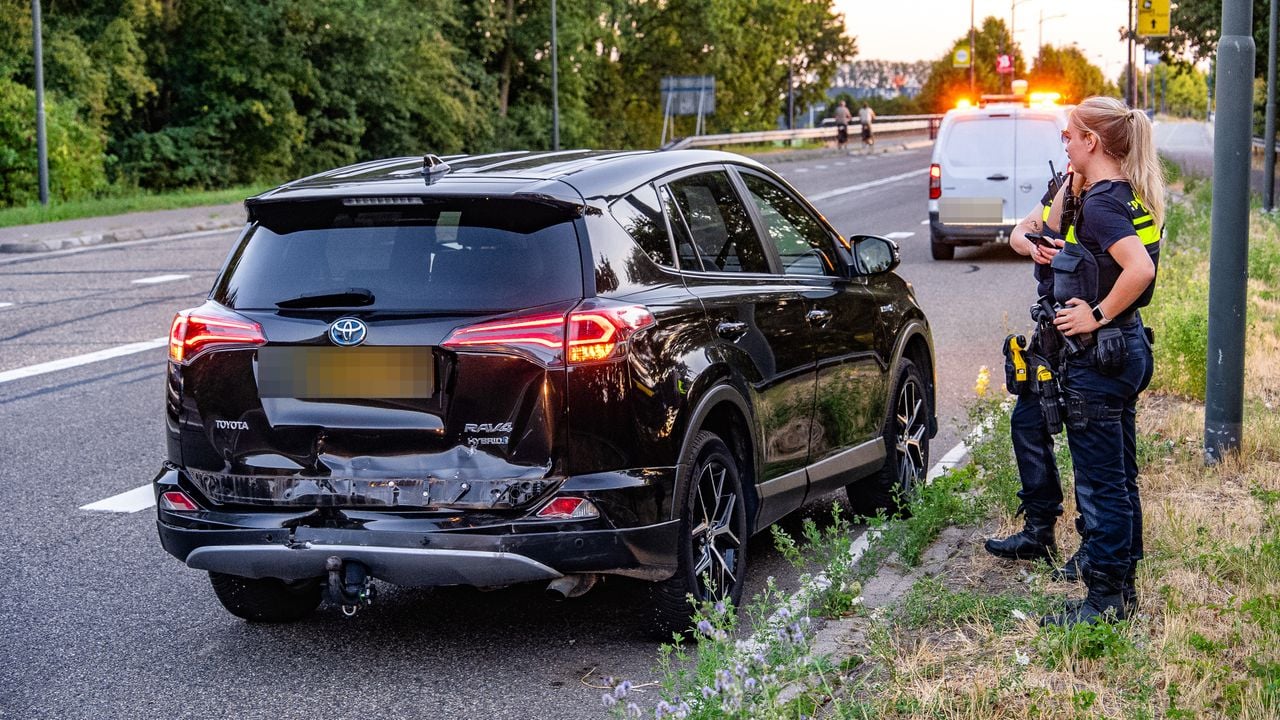 De voorste auto kon doorrijden (foto: Lucas Lammers / Persbureau Heitink).