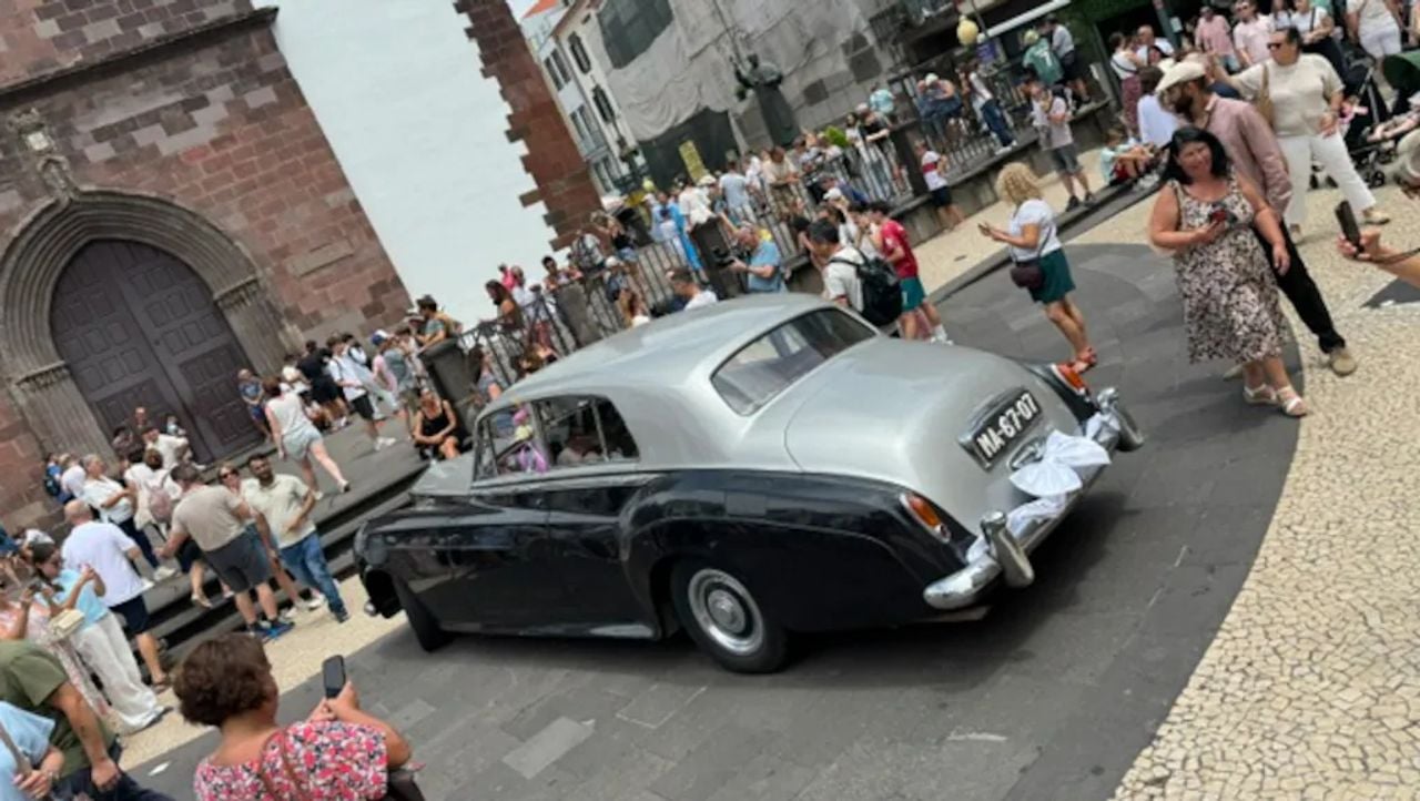 De trouwauto waar Ronaldo uit zou gaan stappen volgens het gerucht (eigen foto).