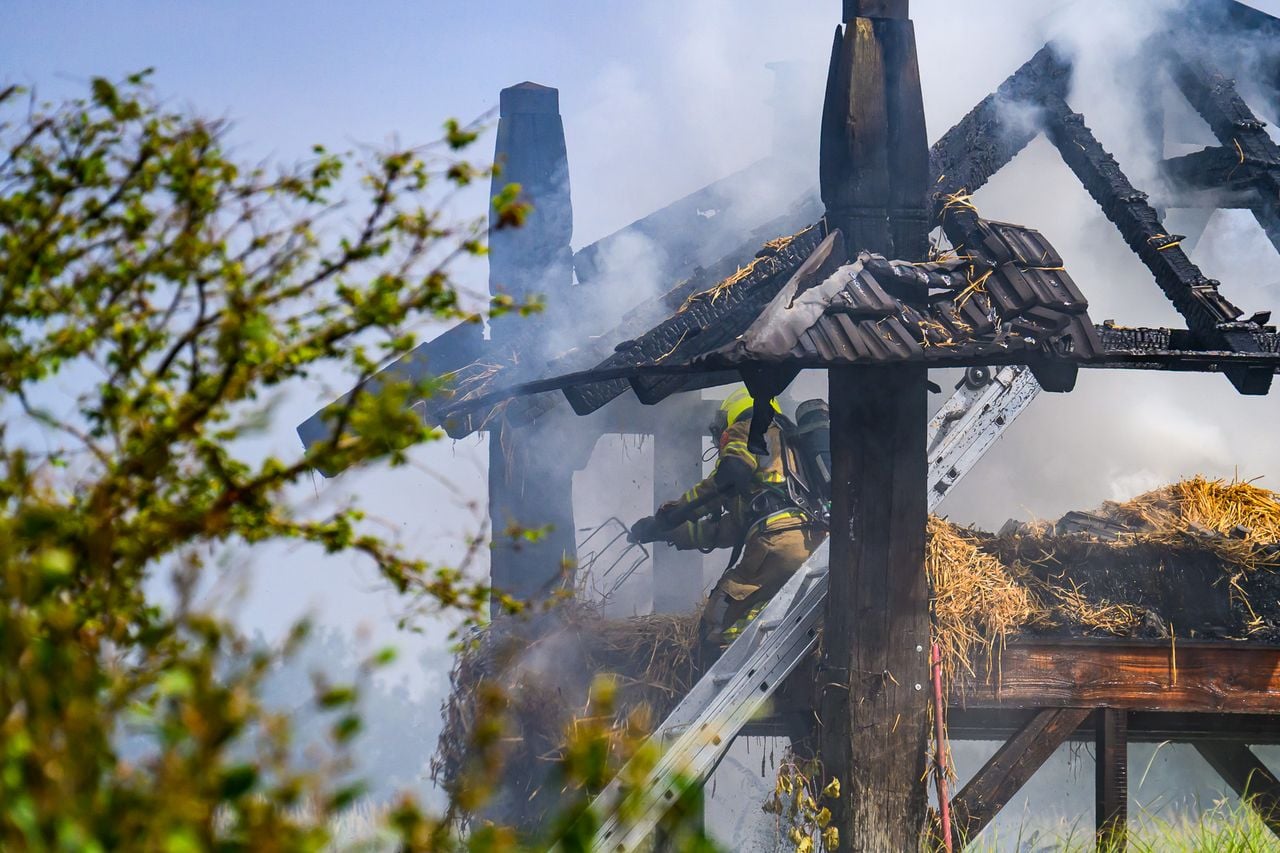 De brand was snel onder controle (foto: Tom van der Put / Persbureau Heitink).