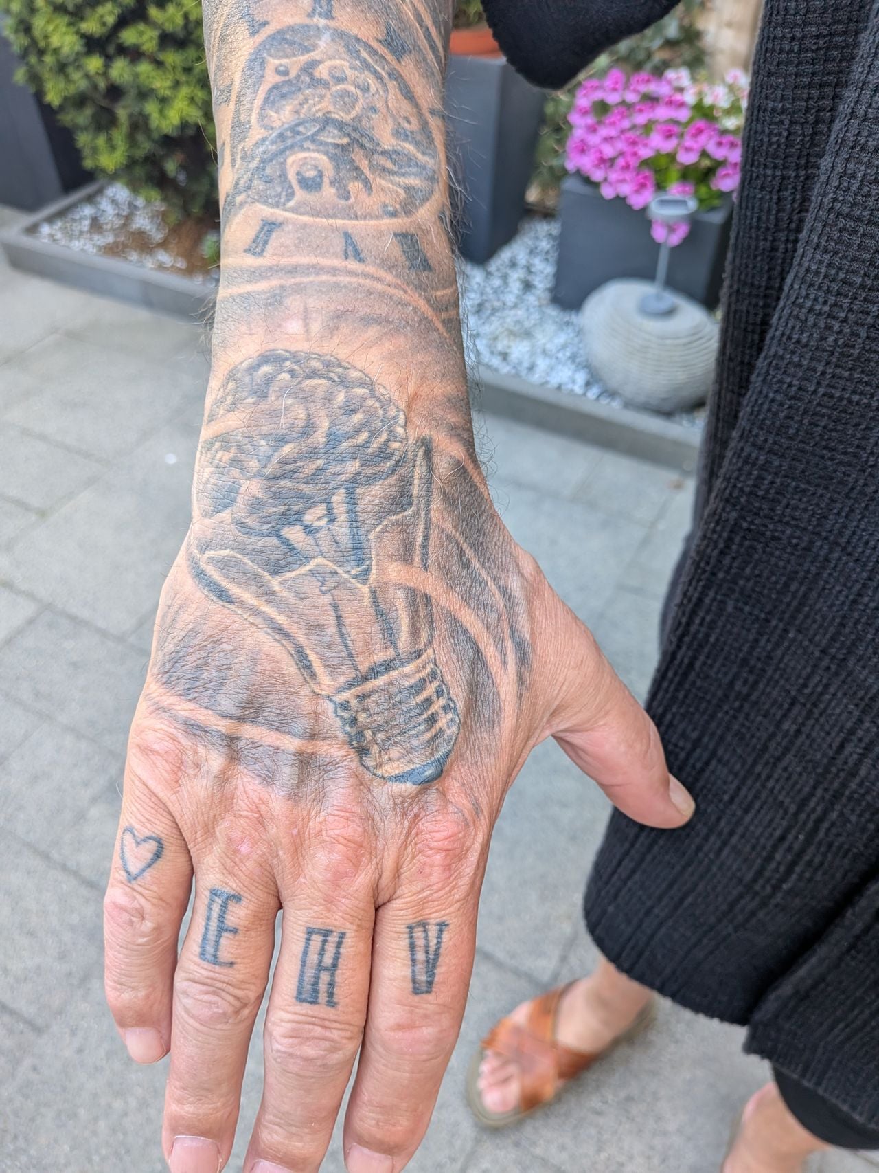 René heeft naast de gezinstattoo meerdere tattoos van Eindhoven: 'In Leiden woon ik, maar in 040 ben ik thuis'.