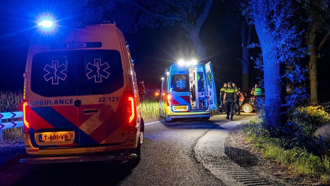 Meerdere hulpdiensten kwamen op het ongeluk af (foto: Harrie Grijseels / Persbureau Heitink).