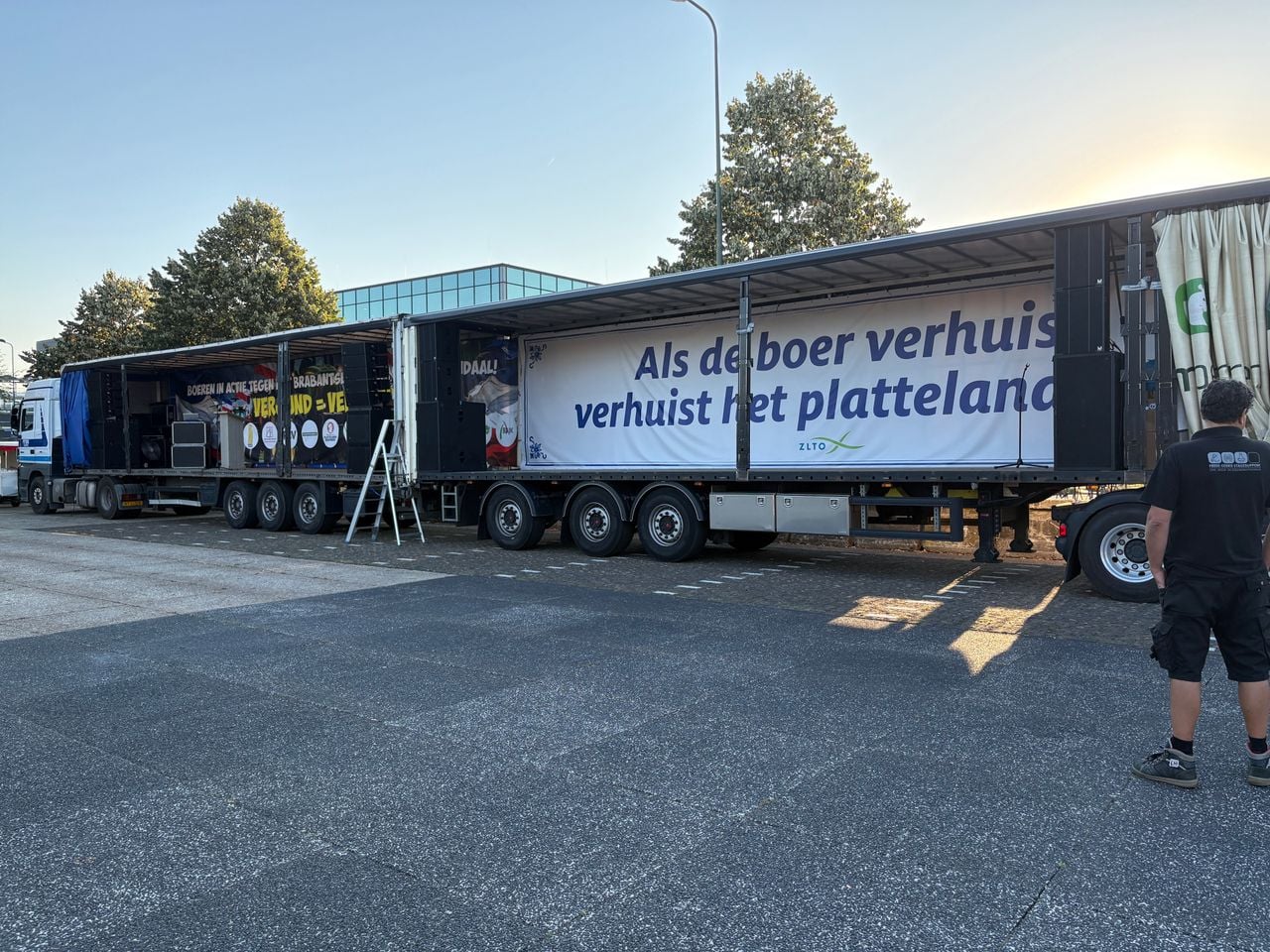 Twee podia bij het boerenprotest (Foto: Omroep Brabant).