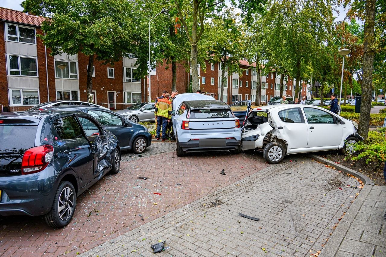 De vrouw raakte niet gewond (foto: Tom van der Put / Persbureau Heitink).
