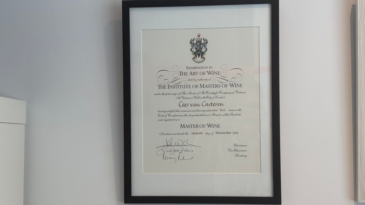 Het certificaat van Cees van Casteren (foto: Wilco Zonneveld).
