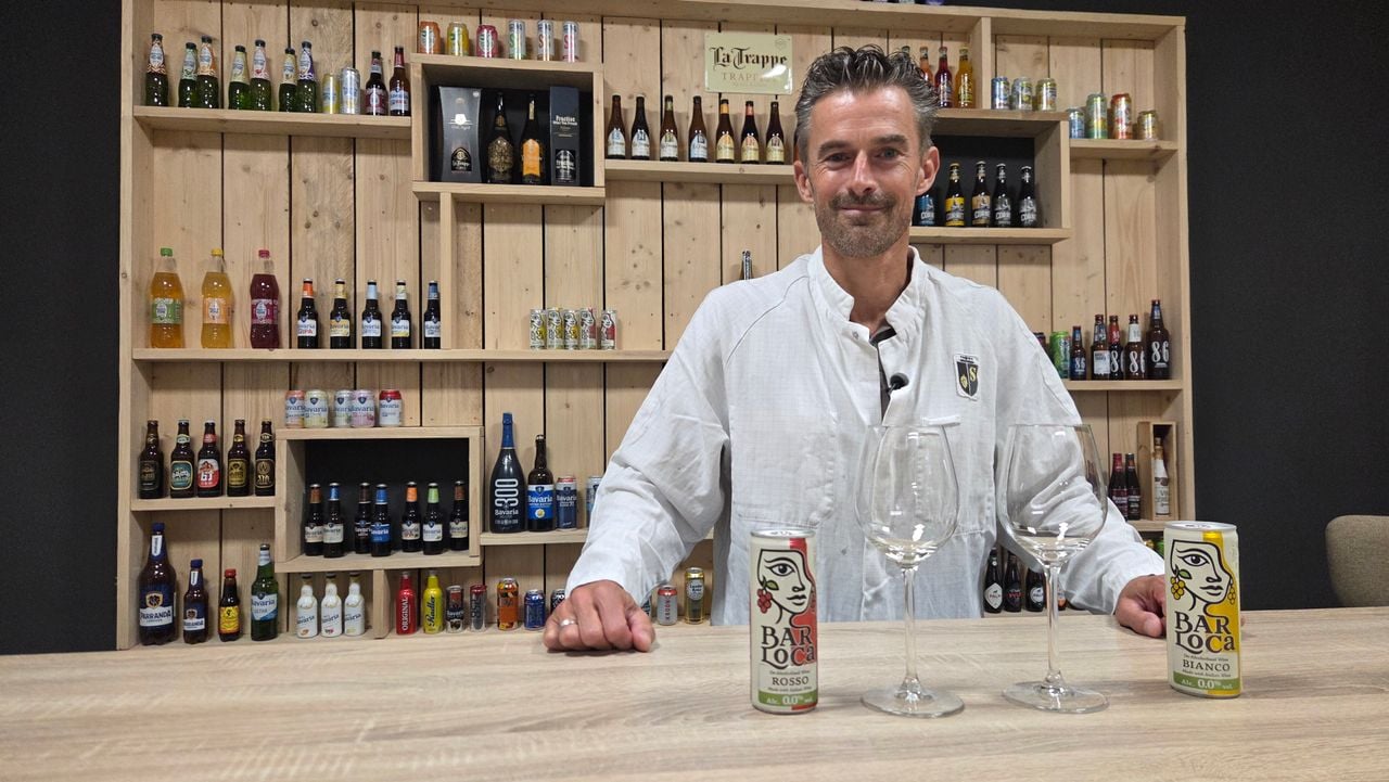 Emiel Hendrikx met de blikjes BarLoca (foto: Noël van Hooft).