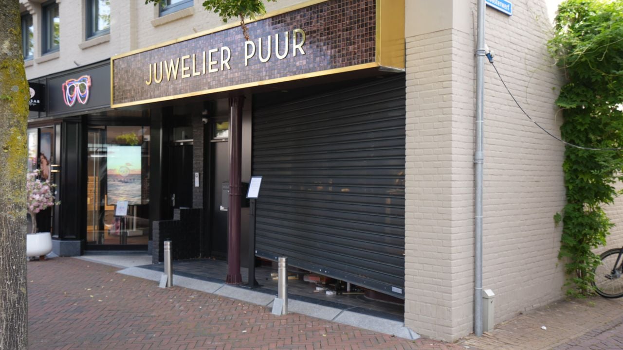 Inbraak bij juwelier in Waalwijk (foto: Erik Haverhals/Persbureau Heitink).