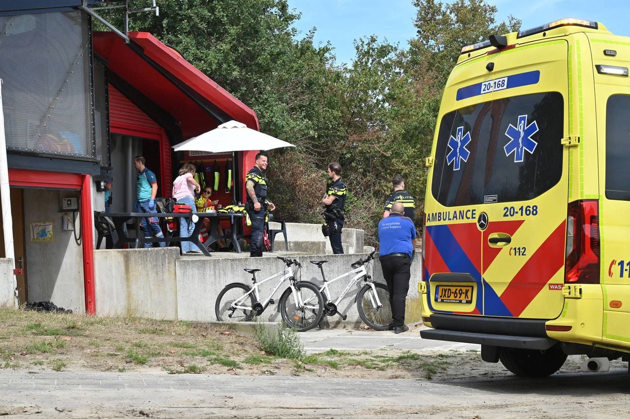De man is naar het ziekenhuis gebracht (foto: Perry Roovers / Persbureau Heitink).