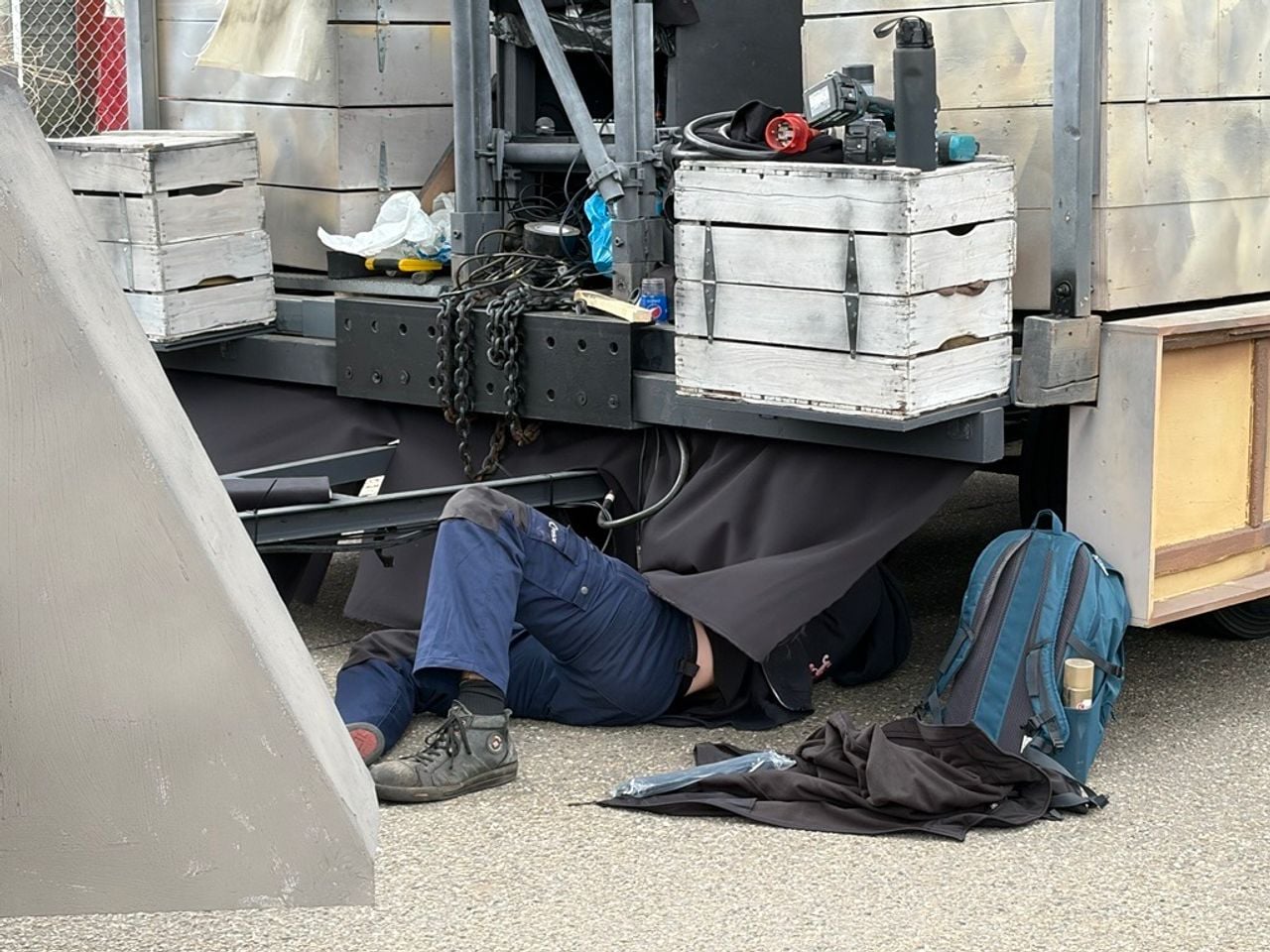 Vriendenkring De Rooie Hoek doet de laatste aanpassingen (foto: Lobke Kapteijns).