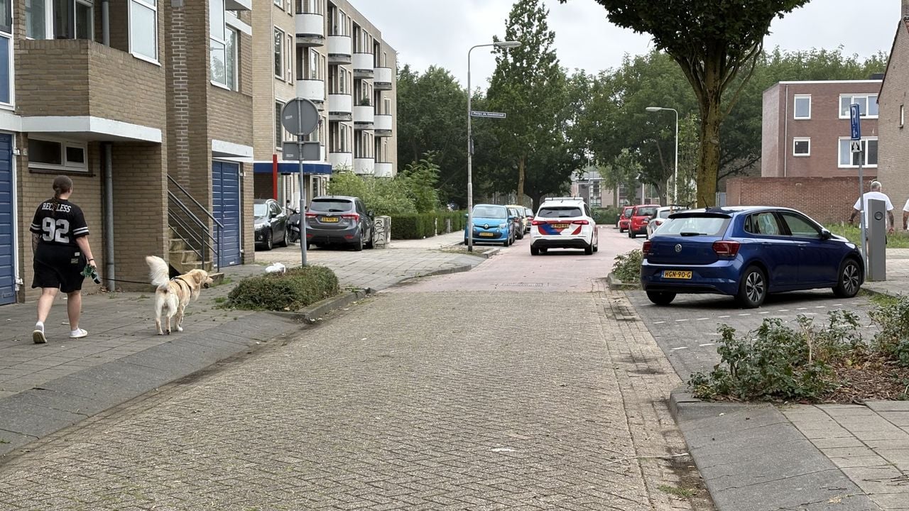 Buurtbewoners van de Hertog Antonstraat in Oss zijn geschrokken nadat hun 82-jarige buurman overleed (foto: Wilco Zonneveld).