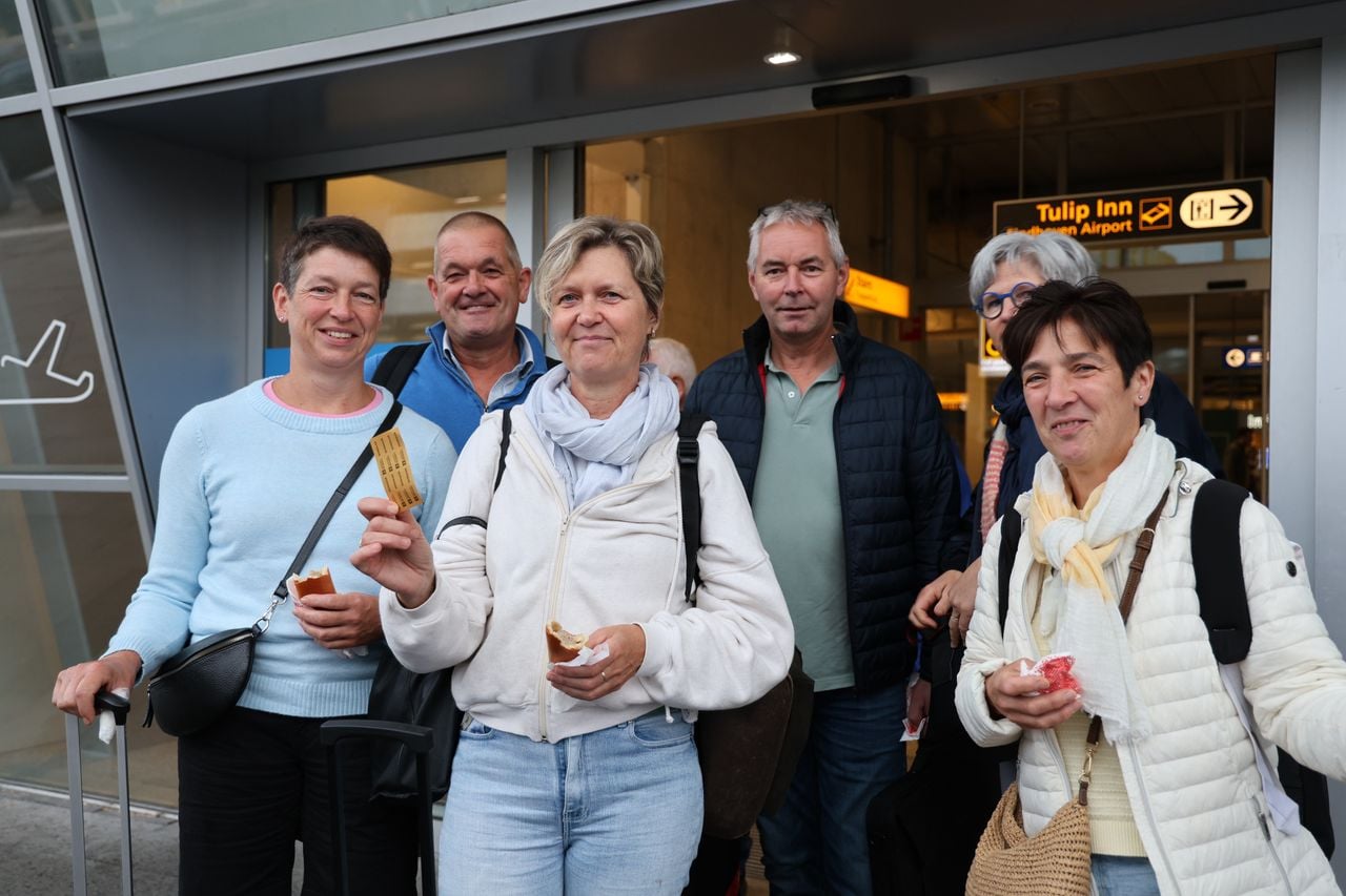 Els uit Wuustwezel (België) vond de gouden wikkel om haar worstenbroodje! (foto: Omroep Brabant)