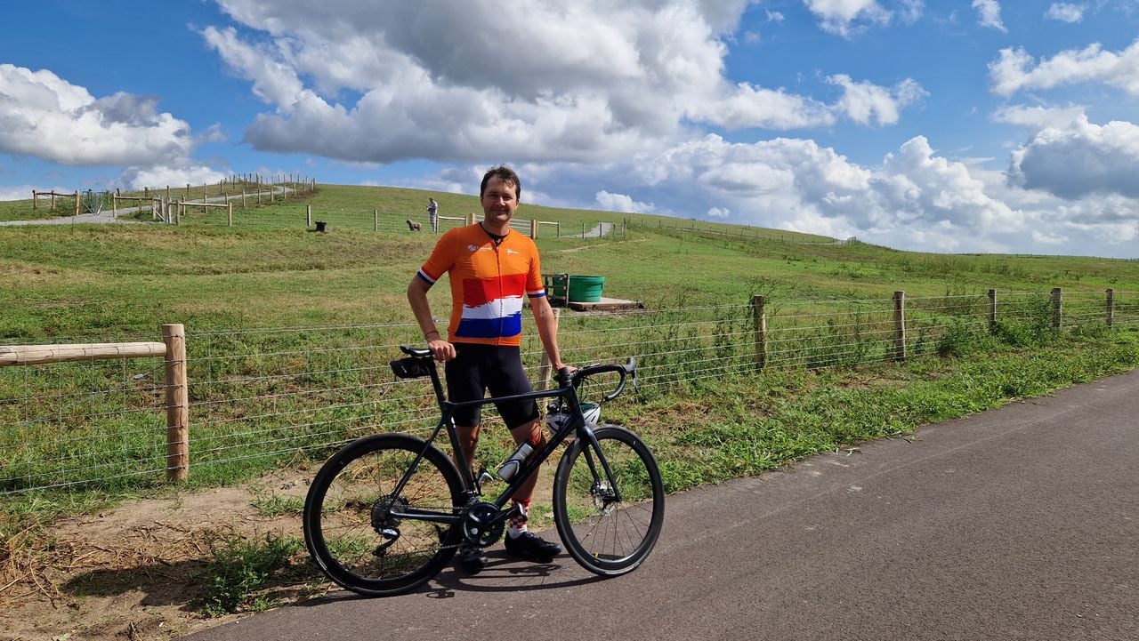 Rik staat klaar om nog één keer te trainen voordat de Hart Klimmen Challenge gaat beginnen (foto: Tom Berkers).