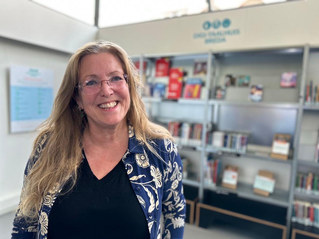 Miranda zet zich als coördinator van het Digi-Taalhuis in voor mensen met laaggeletterdheid. (foto: Floortje Steigenga)