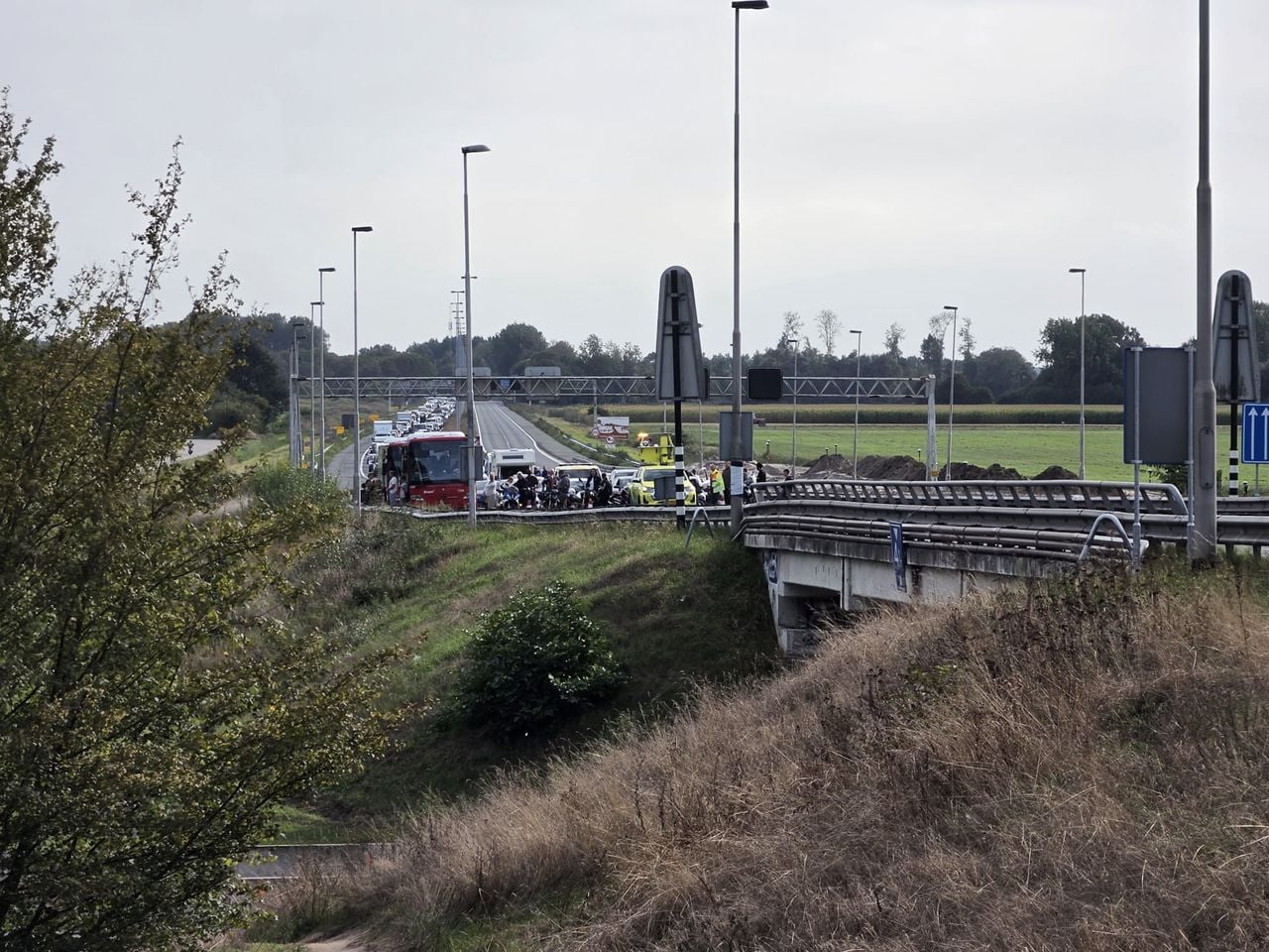 Er stond een lange file op de A27 (foto: Erik Haverhals/Persbureau Heitink).
