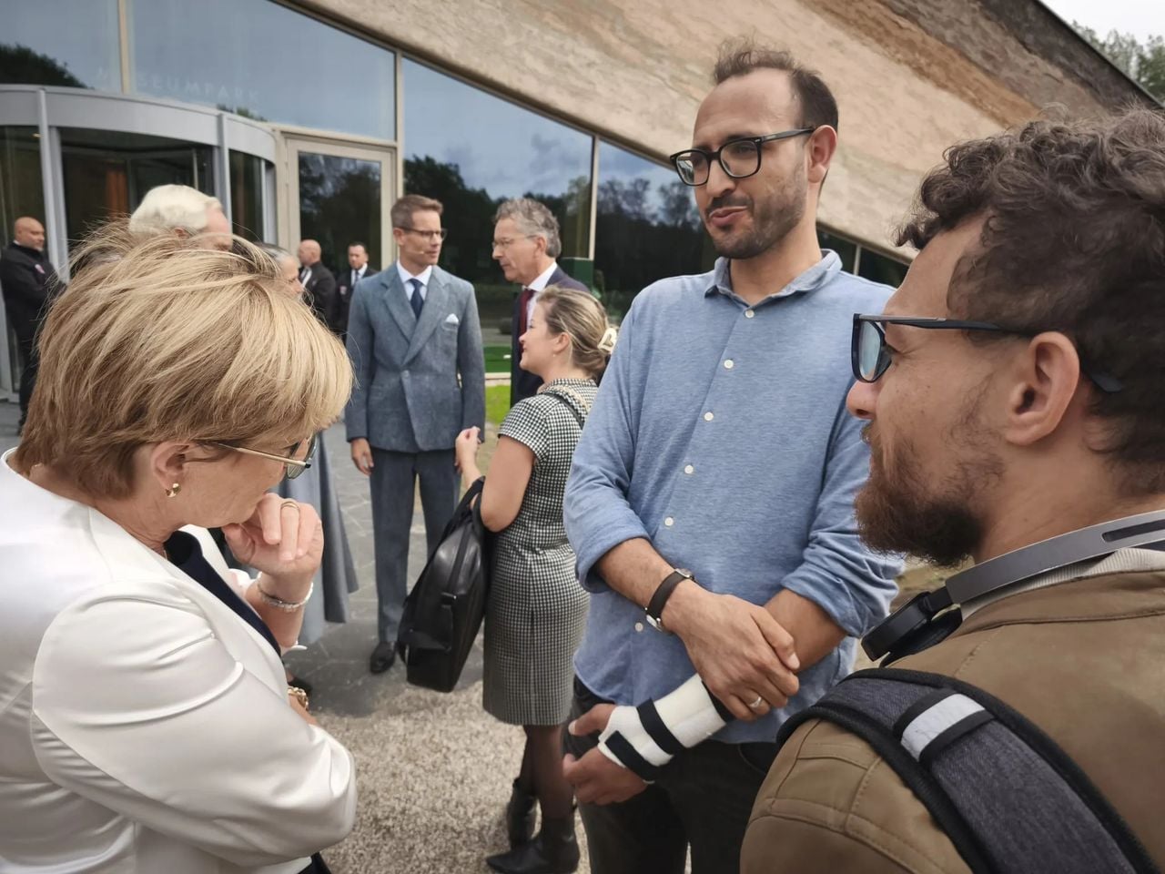 Marouen Hamdi met kamerheer van de koning Miranda de Vries (foto: Silvester Klaasman/Studio040).