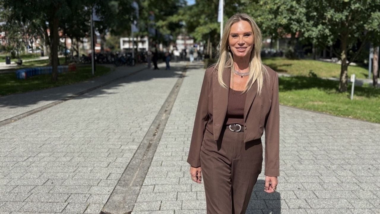 Jolanda Kustermans van huurteam Breda helpt studenten die vinden dat zij te veel betalen voor hun kamer (foto: Omroep Brabant).