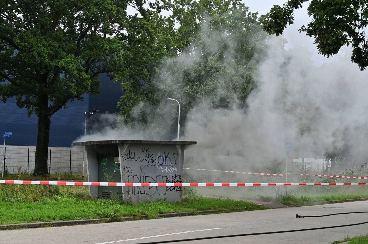 Bij de brand kwam veel rook vrij (foto: Toby de Kort / Persbureau Heitink).
