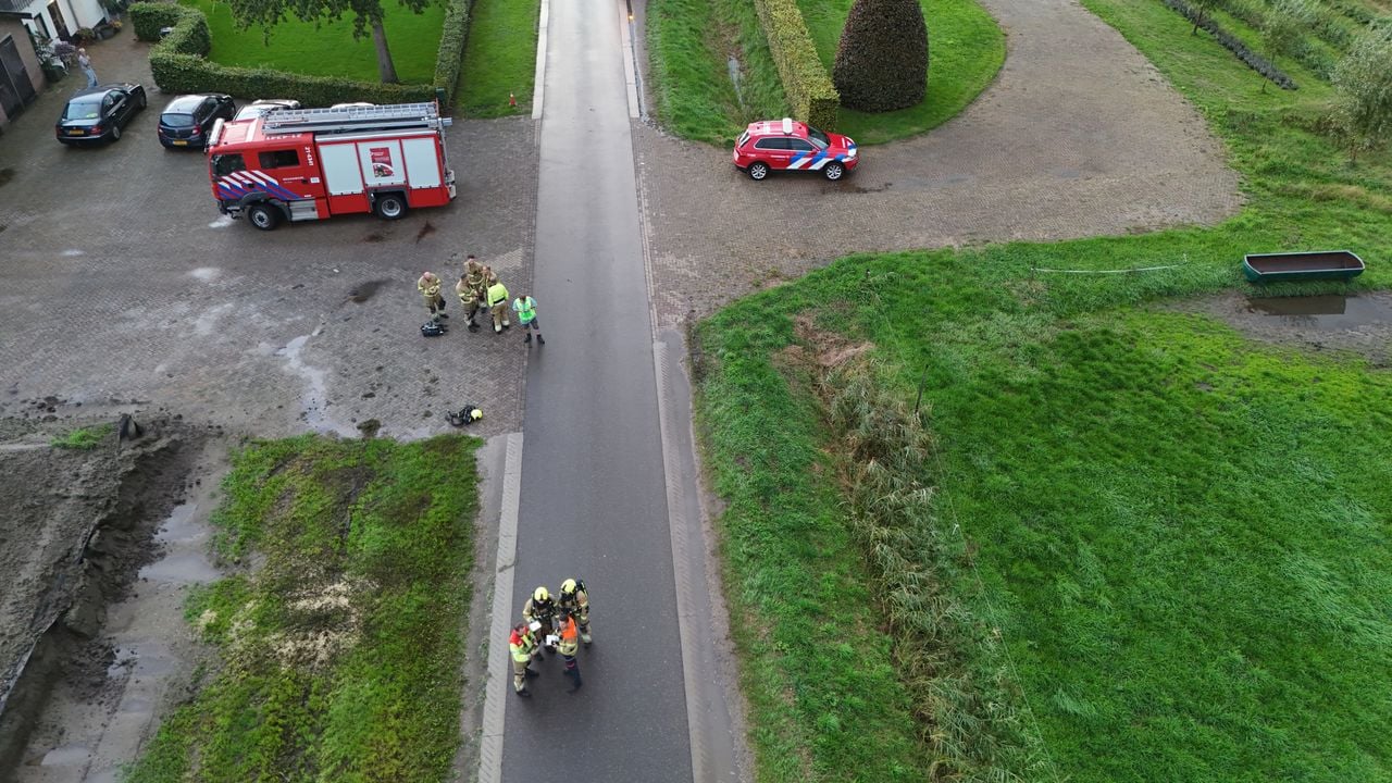 Brandweer rukt uit voor giftige gassen van maiskuil (foto: Bart Meesters / Persbureau Heitink). 