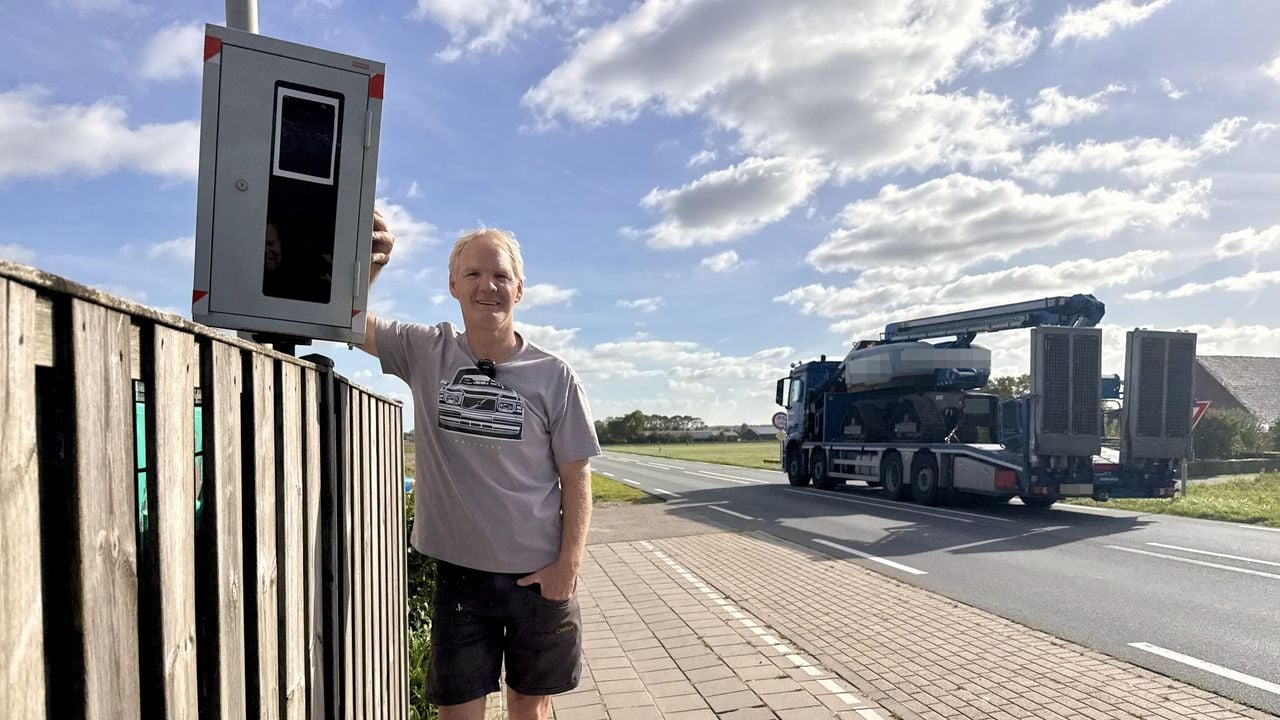 Lowie heeft de flitskast precies op zijn eigen terrein geplaatst (foto: Erik Peeters)