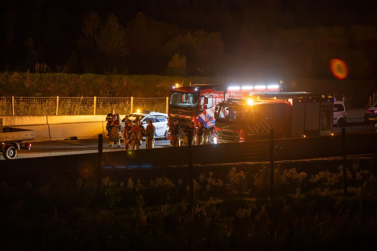 Hulpdiensten rukken massaal uit voor ernstig ongeval op A4 (foto: Christian Traets / Persbureau Heitink). 