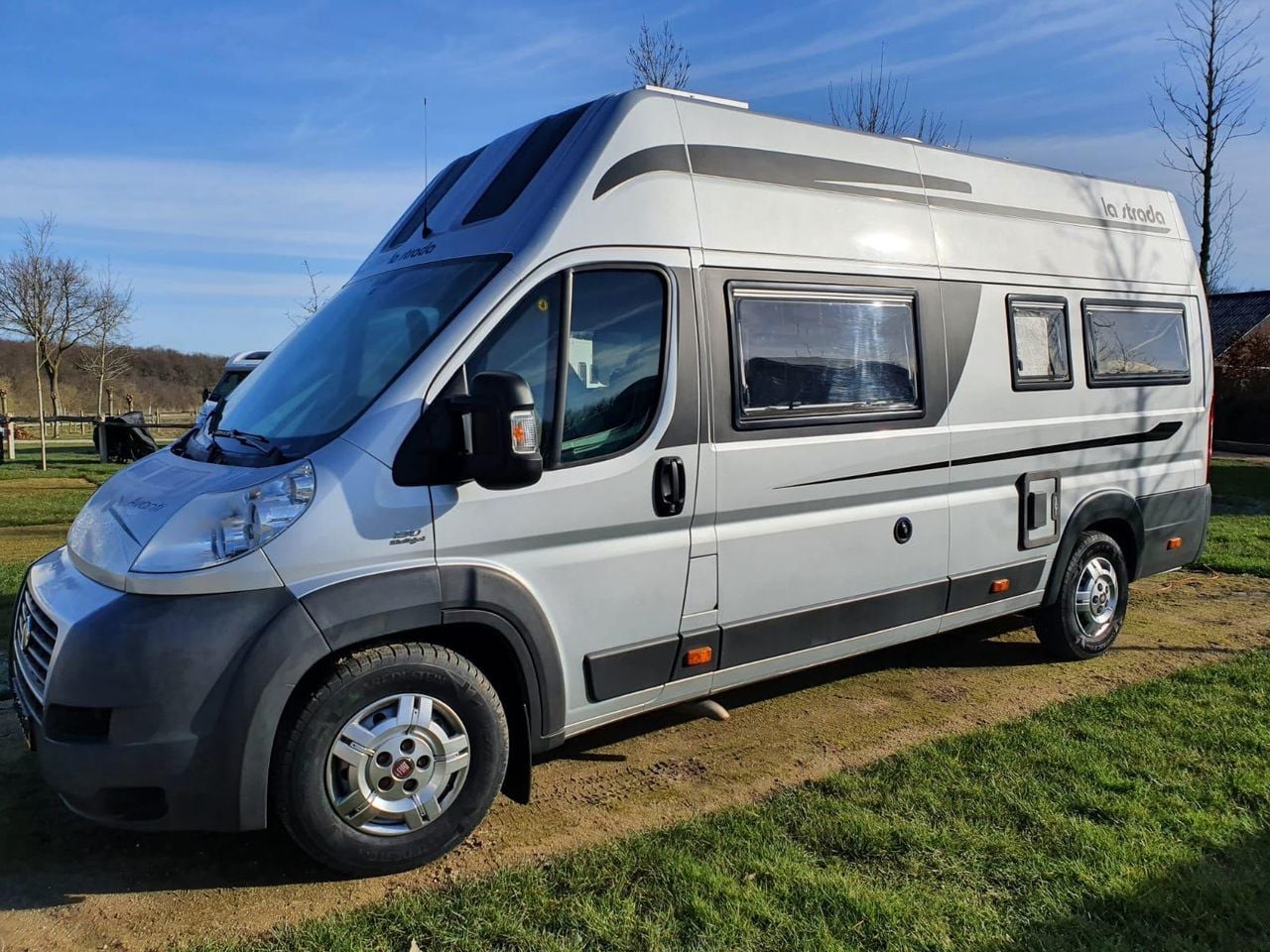 De camper die gestolen werd van de oprit in Best (Foto: privécollectie).