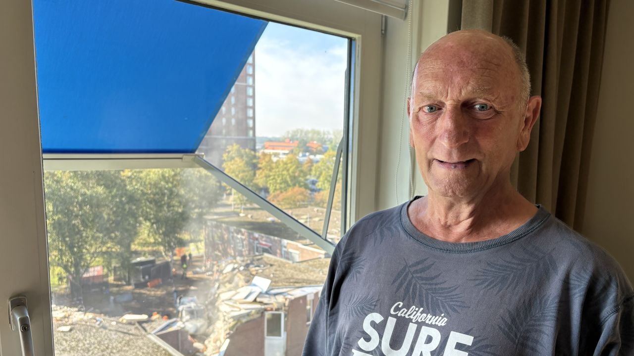 Chris Boon kijkt vanuit zijn woonkamer recht op de rampplek (foto: Wilco Zonneveld).