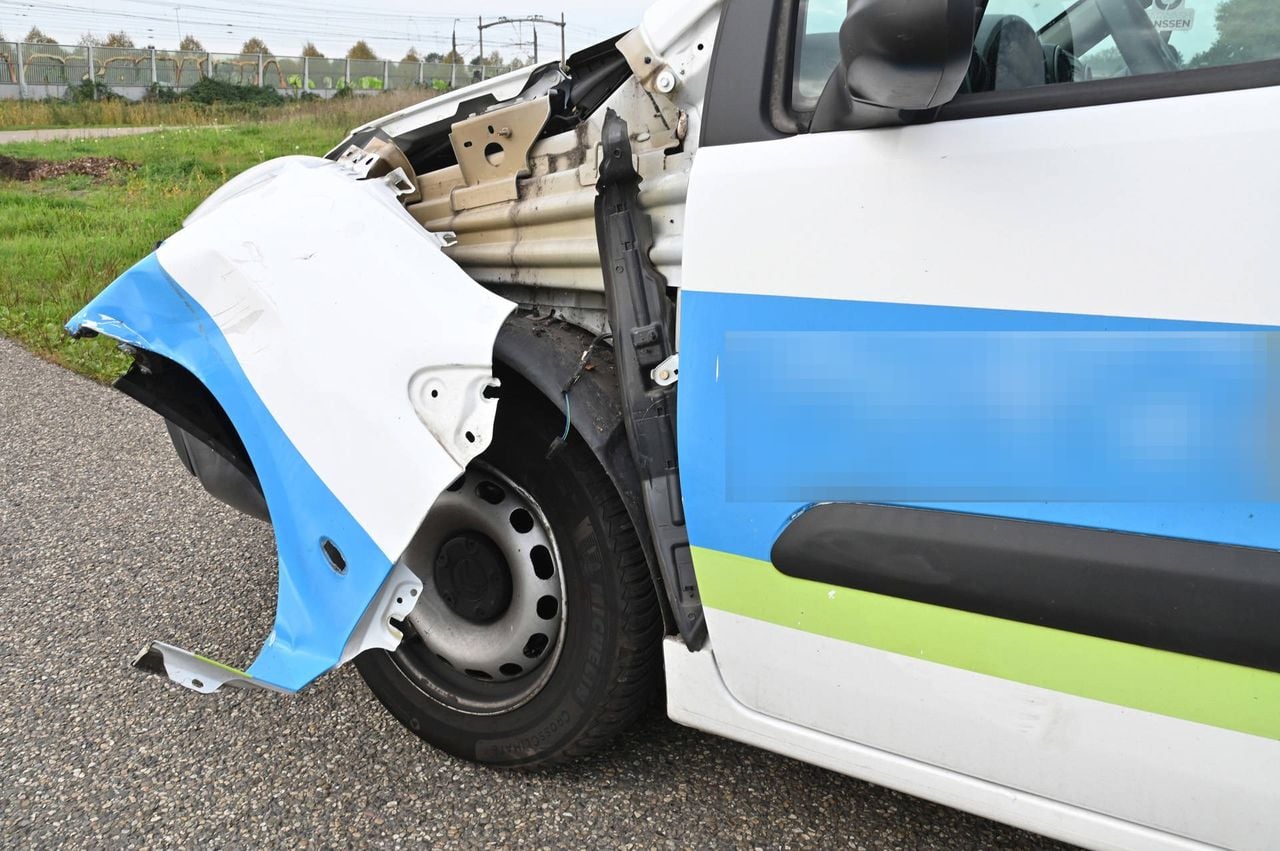 De schade aan de bus was behoorlijk (foto: Perry Roovers / Persbureau Heitink).